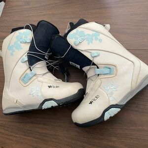 Ride Sage snowboard Women boot Size 9 Tan